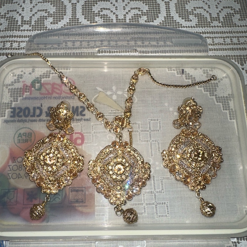 Pakistani Indian Gold-Tone headpiece and Earrings Set - OPEN TO ALL OFFERS